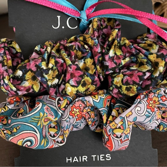 J Crew Floral Hair Scrunchies Set Of 2 NWT - Picture 4 of 4